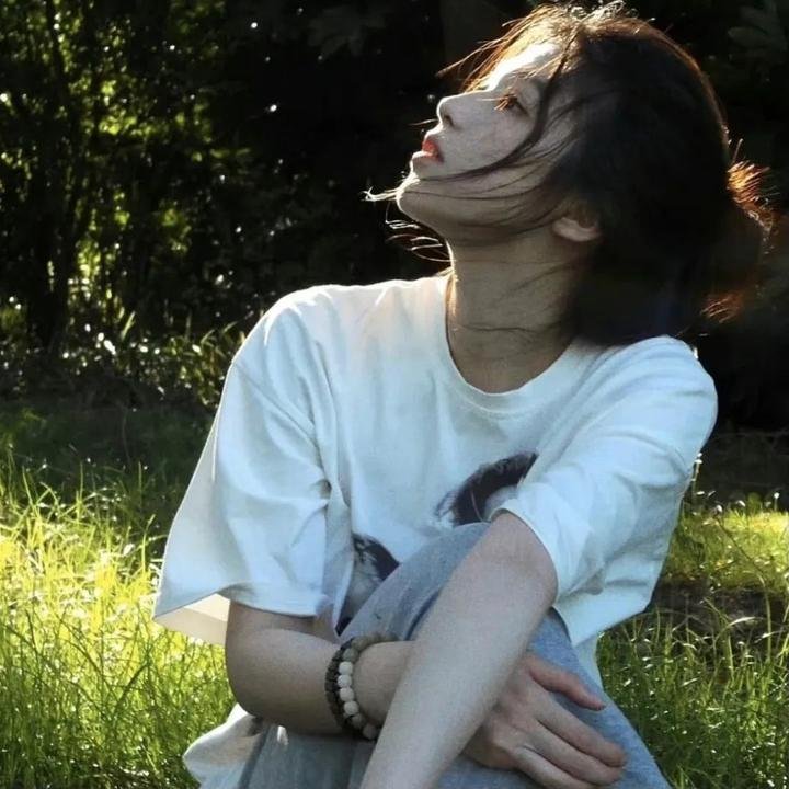 卿卿三思 海报